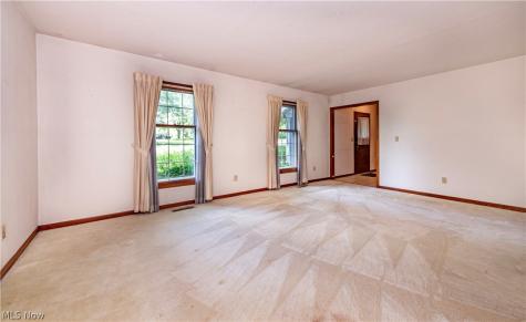 587 Red Rock Drive Wadsworth OH 44281