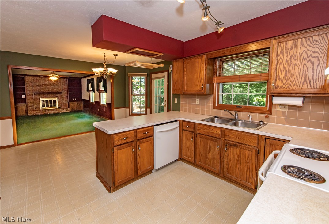 587 Red Rock Drive Wadsworth OH 44281