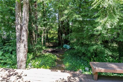 587 Red Rock Drive Wadsworth OH 44281
