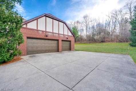 4700 Barnsleigh Drive Bath OH 44333