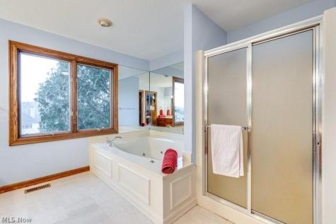 4700 Barnsleigh Drive Bath OH 44333