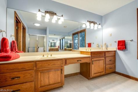 4700 Barnsleigh Drive Bath OH 44333