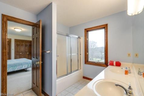 4700 Barnsleigh Drive Bath OH 44333