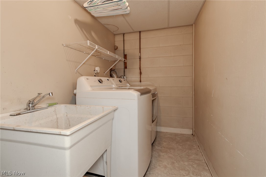 1856 Stirling Road Madison OH 44057