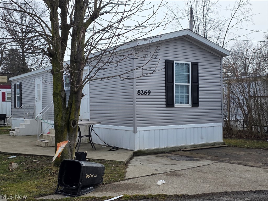 8269 Russell Lane Cleveland OH 44109