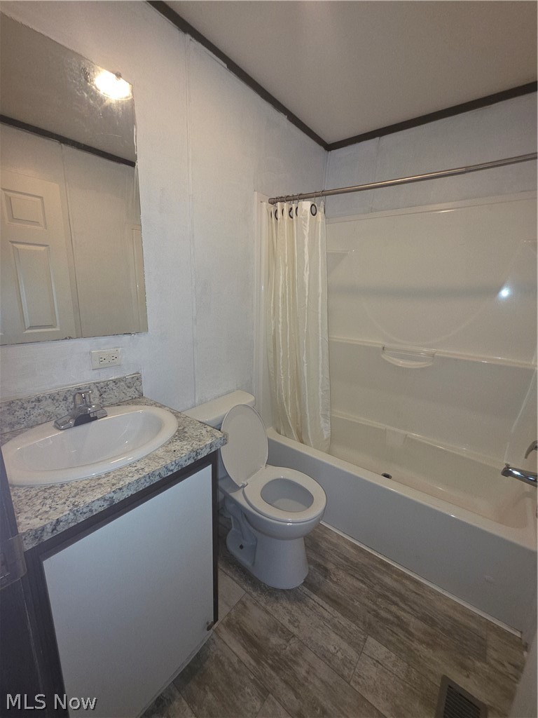 8269 Russell Lane Cleveland OH 44109