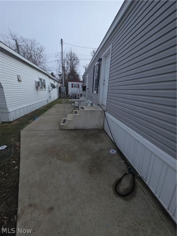 8269 Russell Lane Cleveland OH 44109