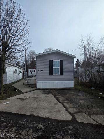 8269 Russell Lane Cleveland OH 44109