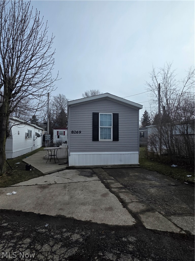 8269 Russell Lane Cleveland OH 44109