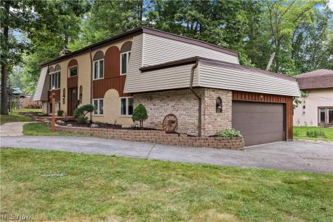 823 Willow Hollow Court Amherst OH 44001