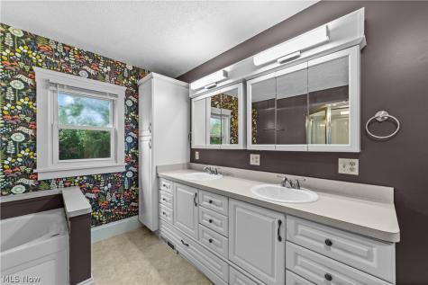 1338 W 64 Street Cleveland OH 44102
