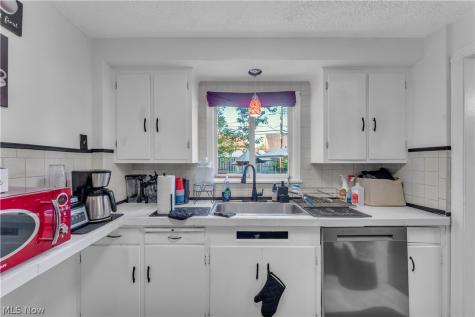 3962 Grosvenor Road South Euclid OH 44118