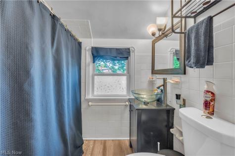 3962 Grosvenor Road South Euclid OH 44118