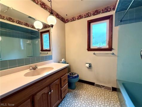 1686 Roosevelt Avenue Niles OH 44446