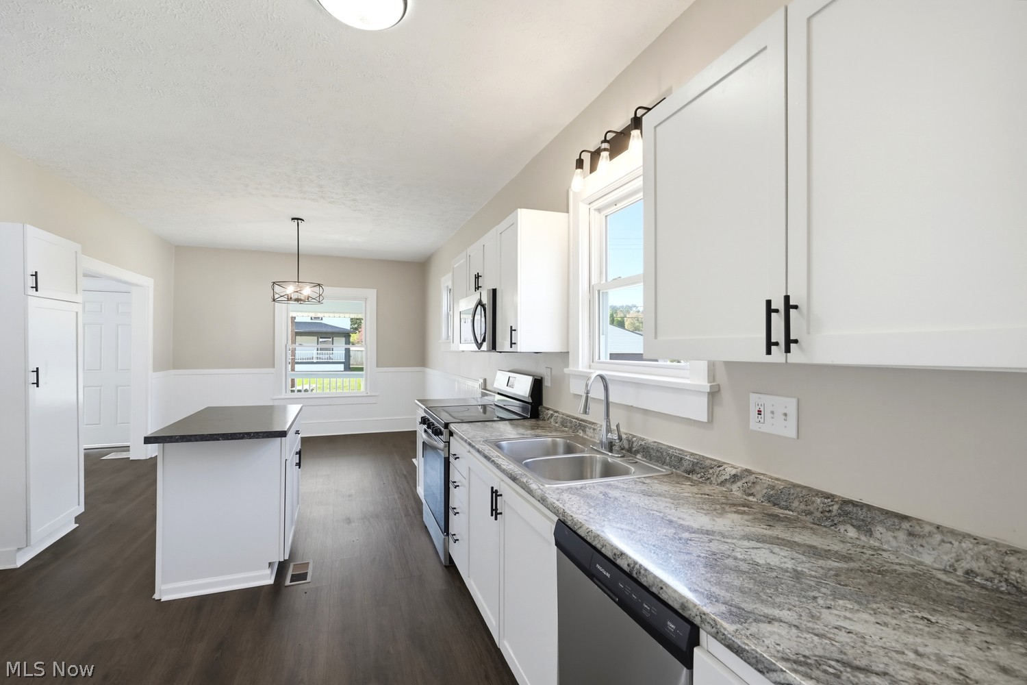 2306 Brownlee Avenue NE Canton OH 44705