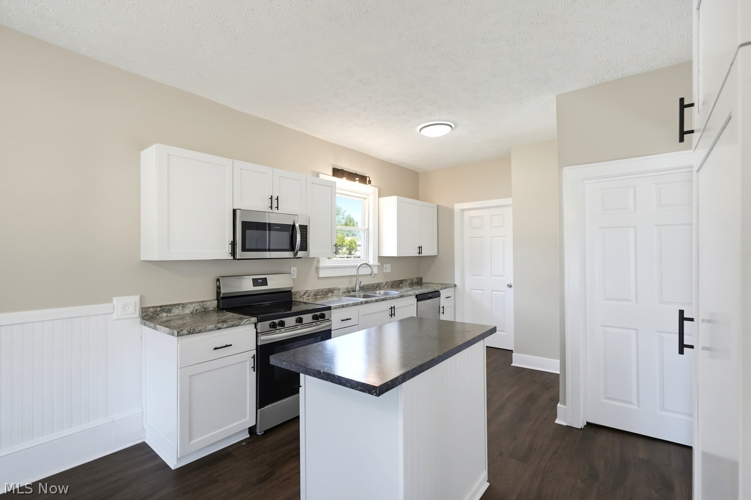 2306 Brownlee Avenue NE Canton OH 44705