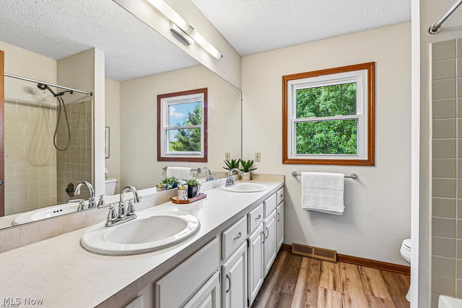 17716 Plymouth Row Strongsville OH 44136
