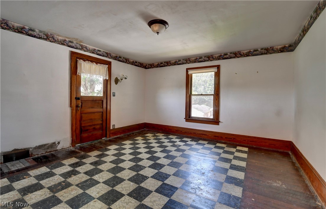 532 S River Street Newcomerstown OH 43832