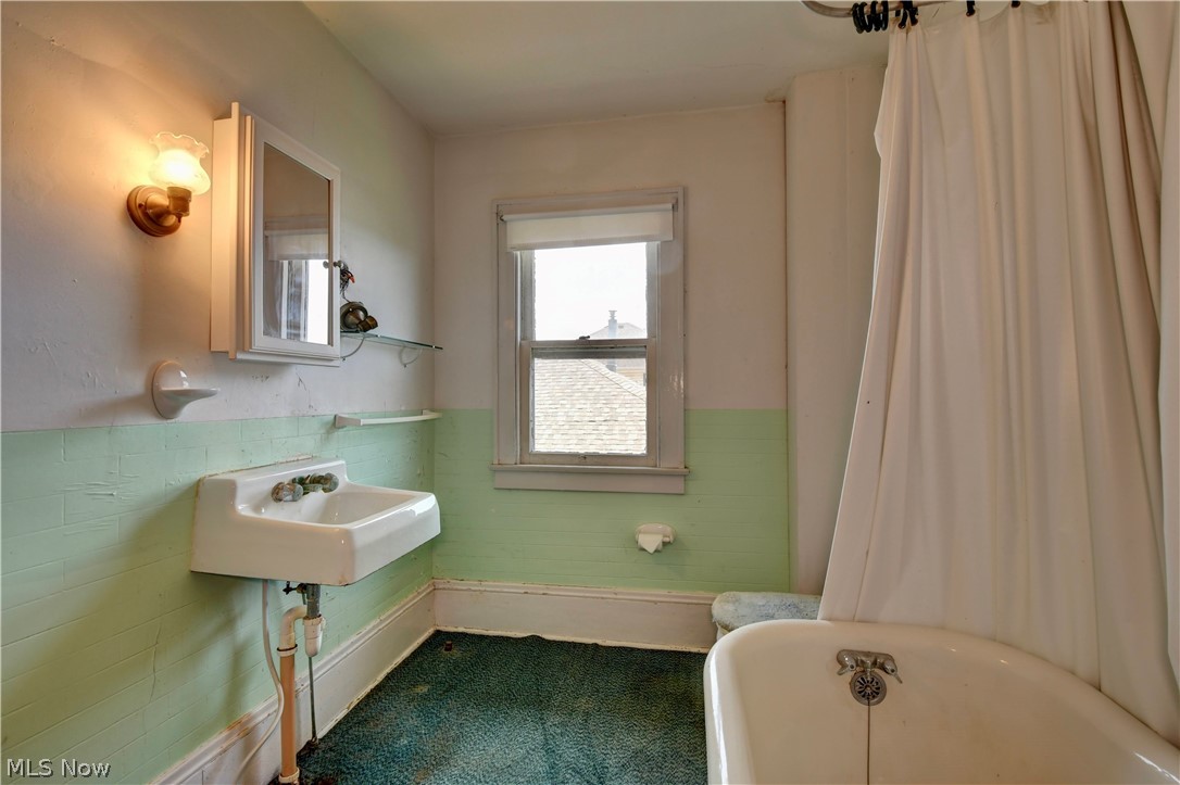 532 S River Street Newcomerstown OH 43832