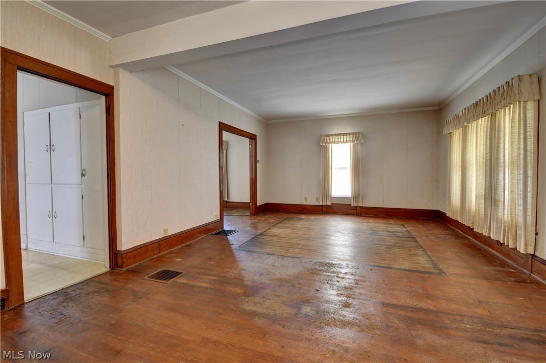 532 S River Street Newcomerstown OH 43832