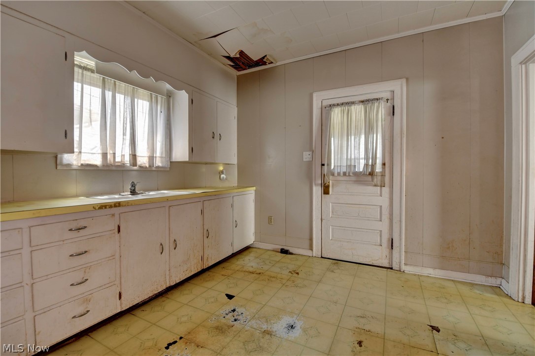 532 S River Street Newcomerstown OH 43832