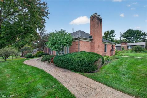 1443 Wilkshire Circle SW North Canton OH 44720