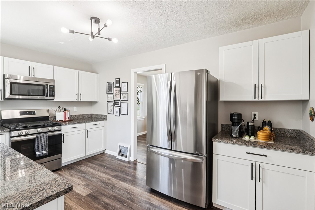 178 Como Street Struthers OH 44471