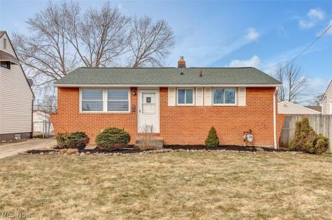 6330 Sandfield Drive Brook Park OH 44142