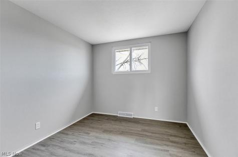 6330 Sandfield Drive Brook Park OH 44142