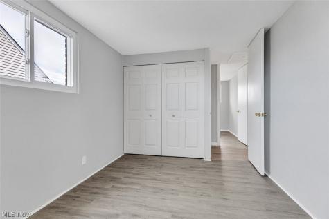 6330 Sandfield Drive Brook Park OH 44142