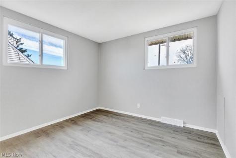 6330 Sandfield Drive Brook Park OH 44142