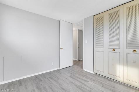 6330 Sandfield Drive Brook Park OH 44142