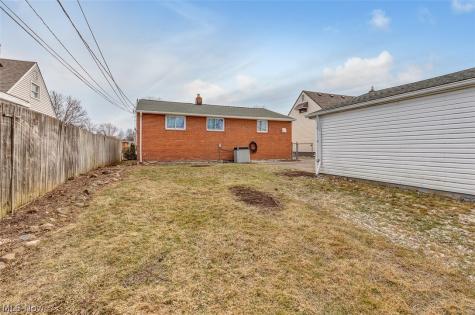 6330 Sandfield Drive Brook Park OH 44142