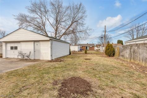 6330 Sandfield Drive Brook Park OH 44142