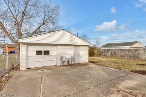 6330 Sandfield Drive Brook Park OH 44142
