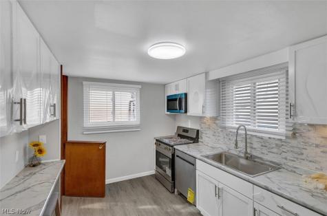 6330 Sandfield Drive Brook Park OH 44142