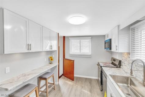 6330 Sandfield Drive Brook Park OH 44142