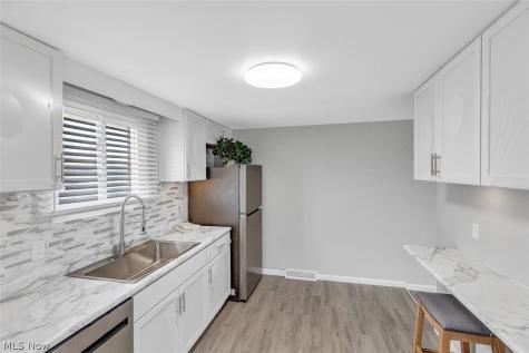6330 Sandfield Drive Brook Park OH 44142