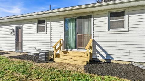 4273 Selkirk Avenue Youngstown OH 44511