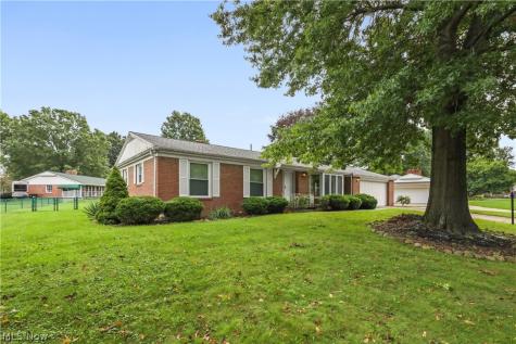 3724 Burrshire Drive NW Canton OH 44709