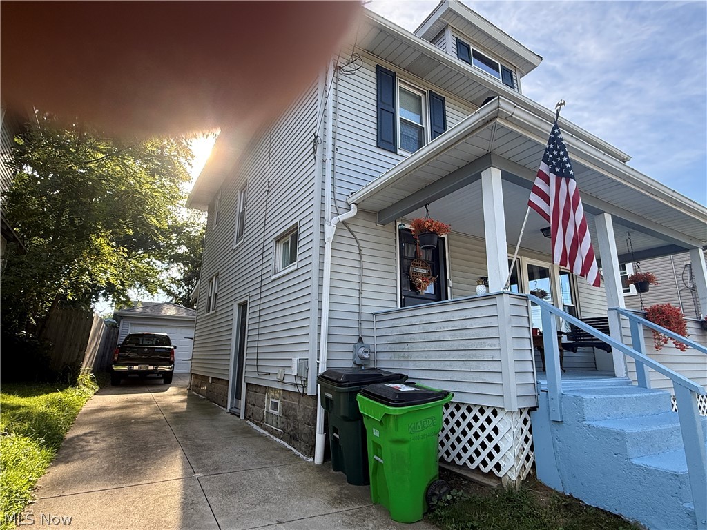 203 24th Street NW Barberton OH 44203