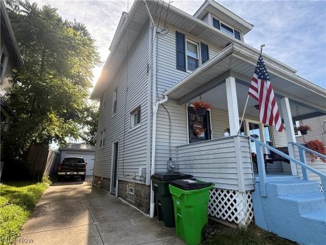 203 24th Street NW Barberton OH 44203
