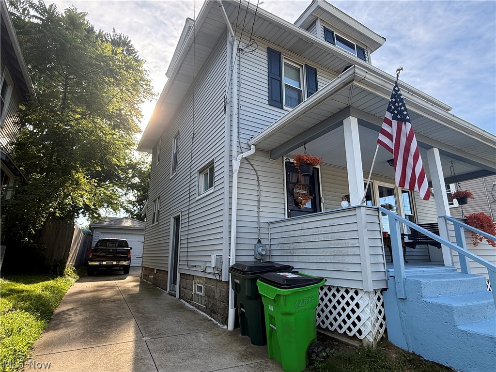 203 24th Street NW Barberton OH 44203