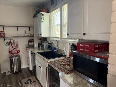 203 24th Street NW Barberton OH 44203
