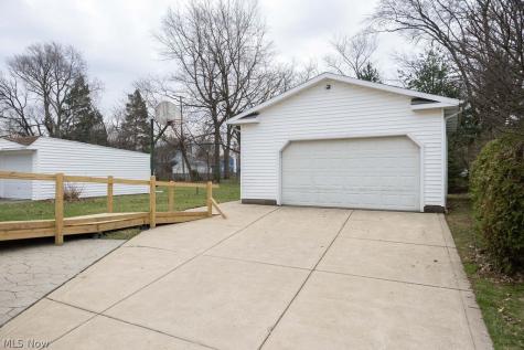 5372 Huron Road Lyndhurst OH 44124