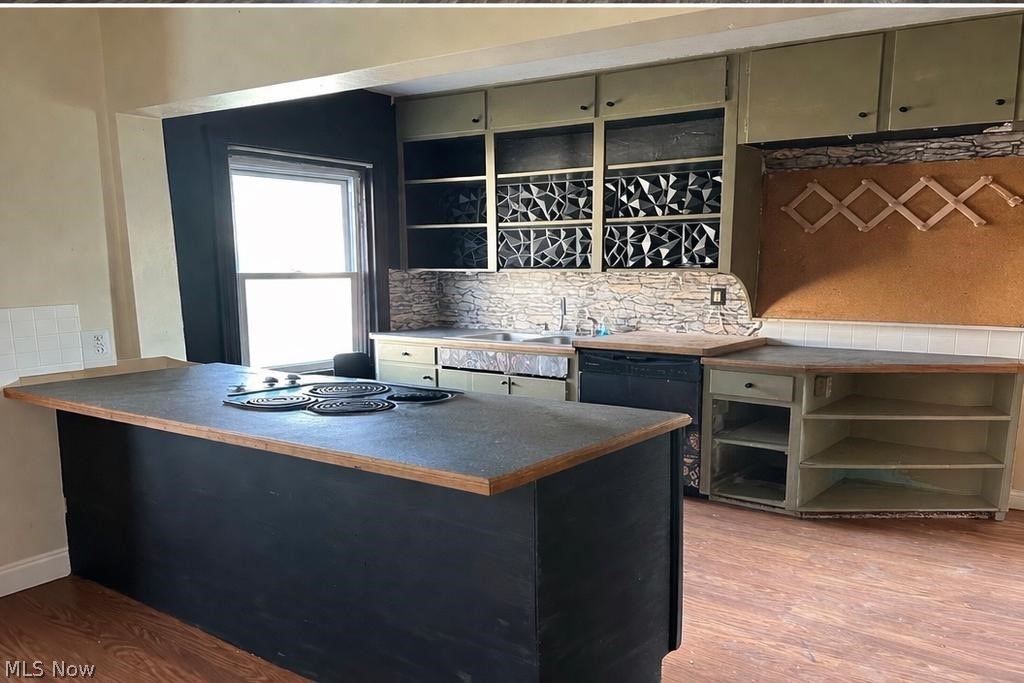 215 Woodlawn Avenue Geneva OH 44041