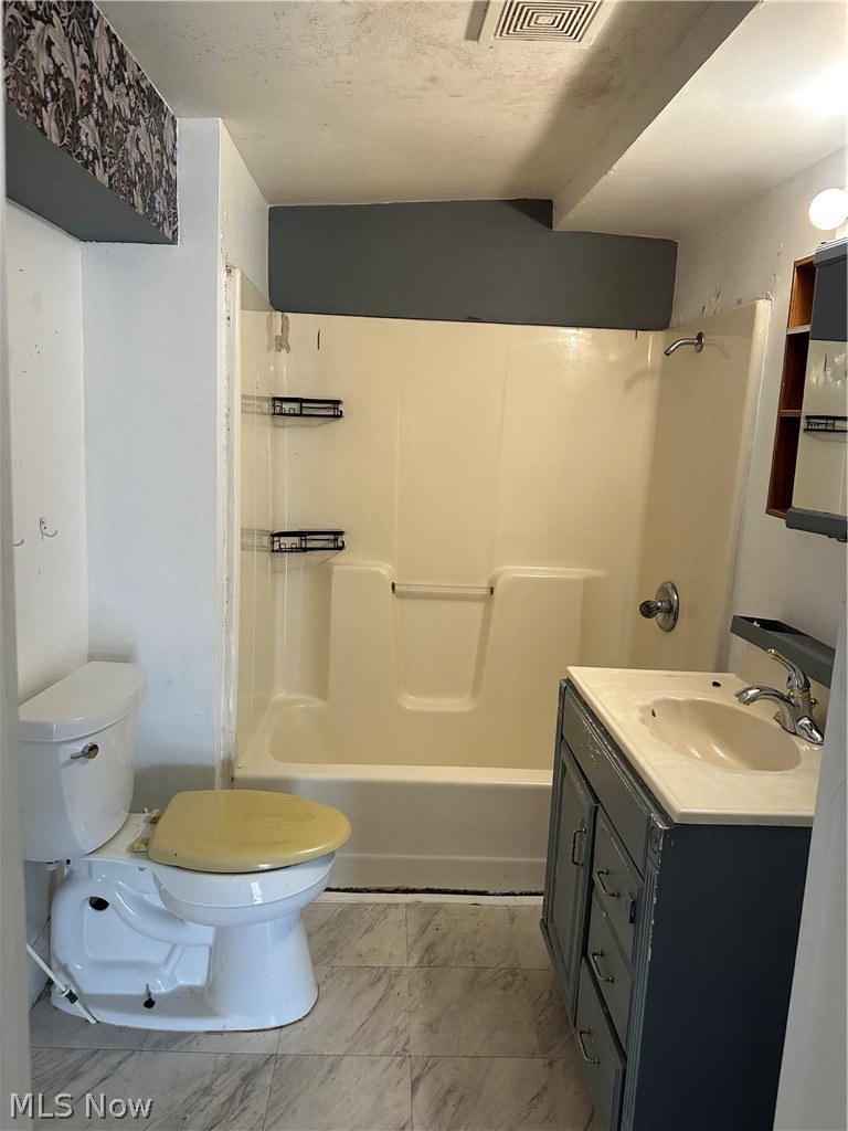 215 Woodlawn Avenue Geneva OH 44041