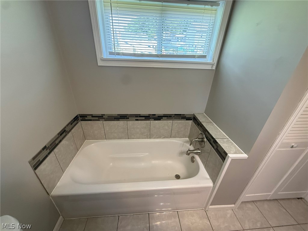 156 Barnhill Road NE New Philadelphia OH 44663