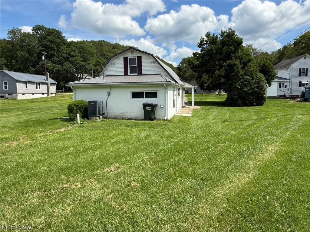 156 Barnhill Road NE New Philadelphia OH 44663