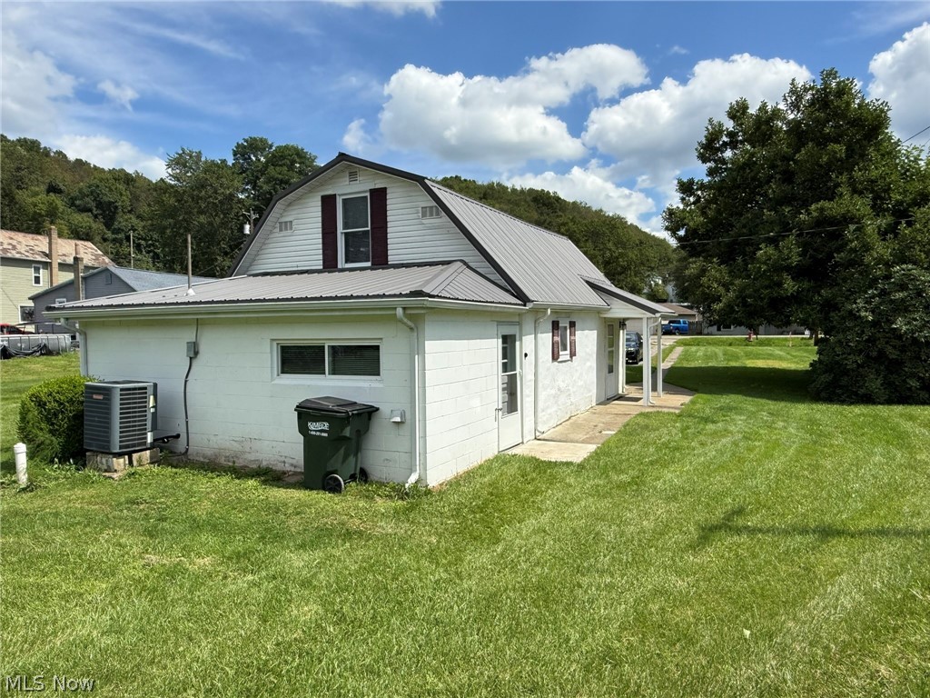 156 Barnhill Road NE New Philadelphia OH 44663